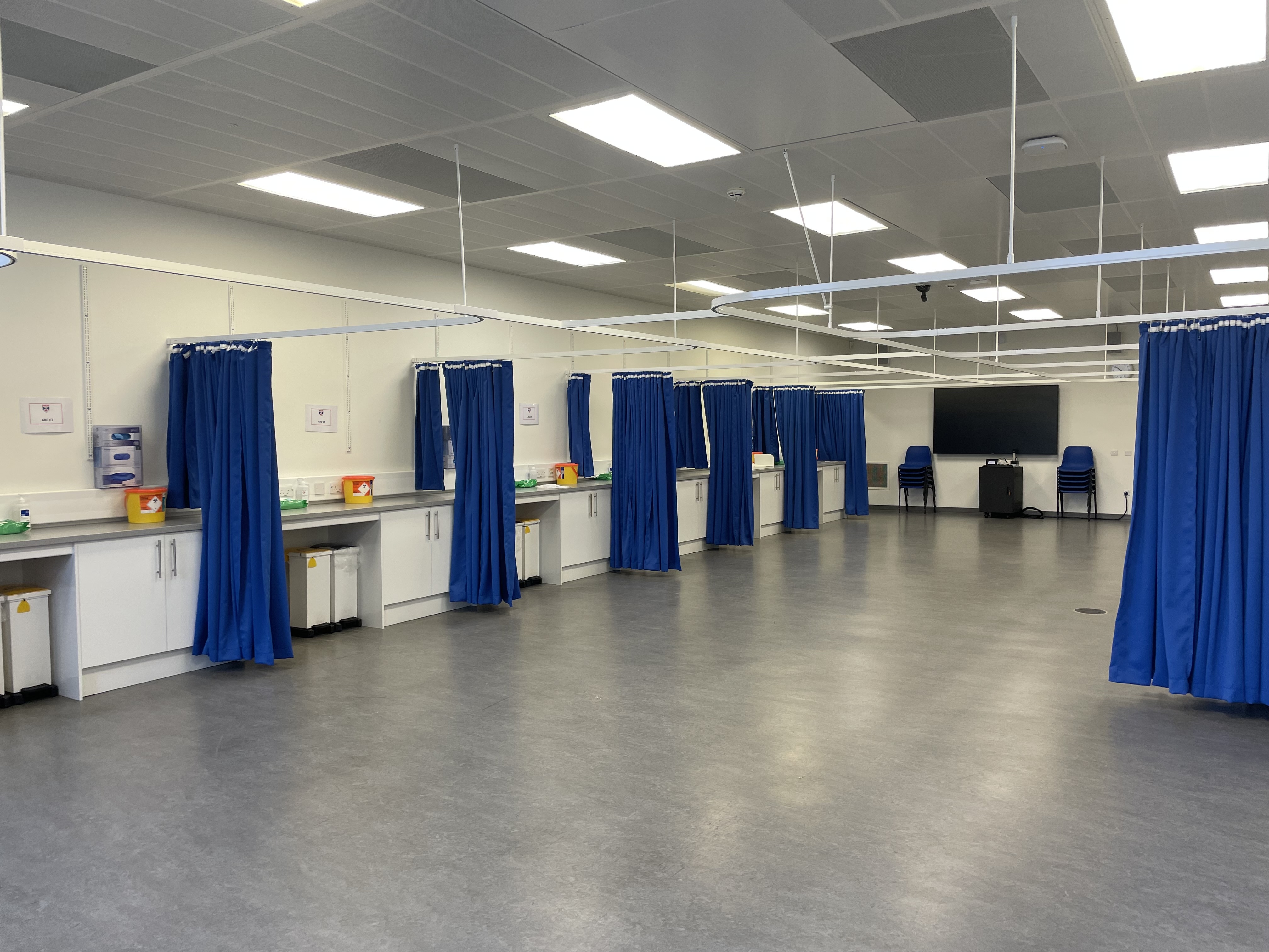 Clinical training room with multiple cubicle bays